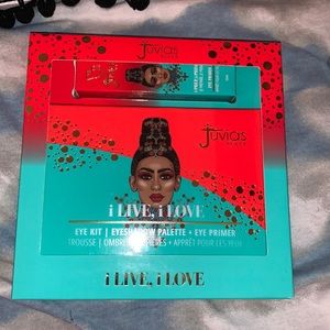 NWT Juvia's Place I Live, I Love Eye Kit